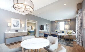 Sengetøy av topp kvalitet, safe på rommet og skrivebord