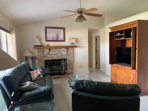 Living area - Zen in Rockledge (Rockledge)