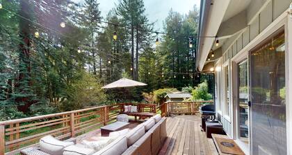 Splendid dog-friendly home with firepit, hot tub, full kitchen, grill, & patio