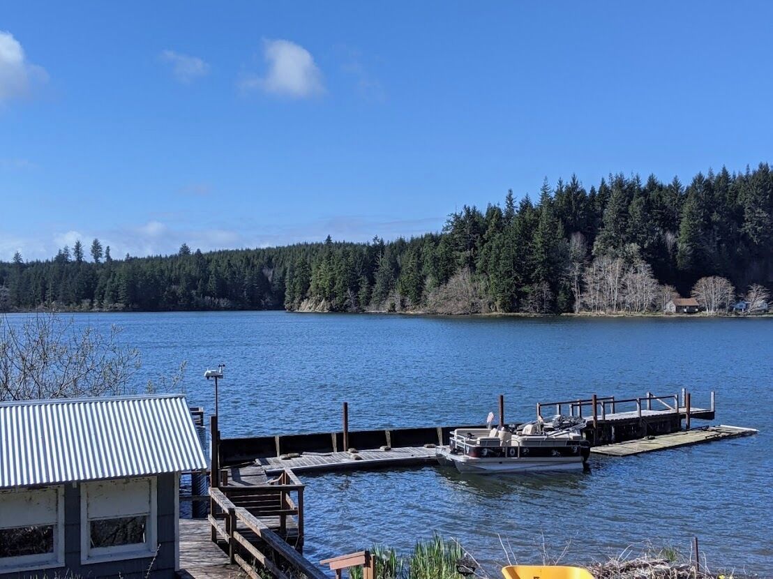 Haartrockner, Handtücher, Seife, Shampoo