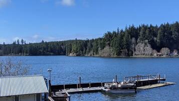 Haartrockner, HandtĂŒcher, Seife, Shampoo
