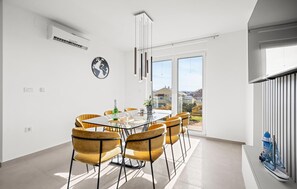 Dining - 4 bedroom cozy apartment in Srima (Srima)