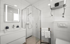 Shower - 4 bedroom cozy apartment in Srima (Srima)