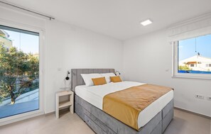 4 bedrooms, free WiFi, bed sheets