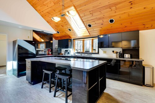 Lake George Oasis w/ 9 Acres, Hot Tub & Game Room!