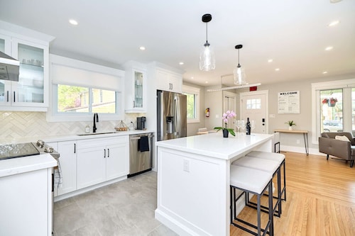 The Newark House- Best Location, Modern, Old Town
