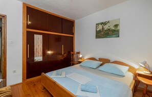 3 chambres, fer et planche à repasser, Wi-Fi gratuit, draps fournis