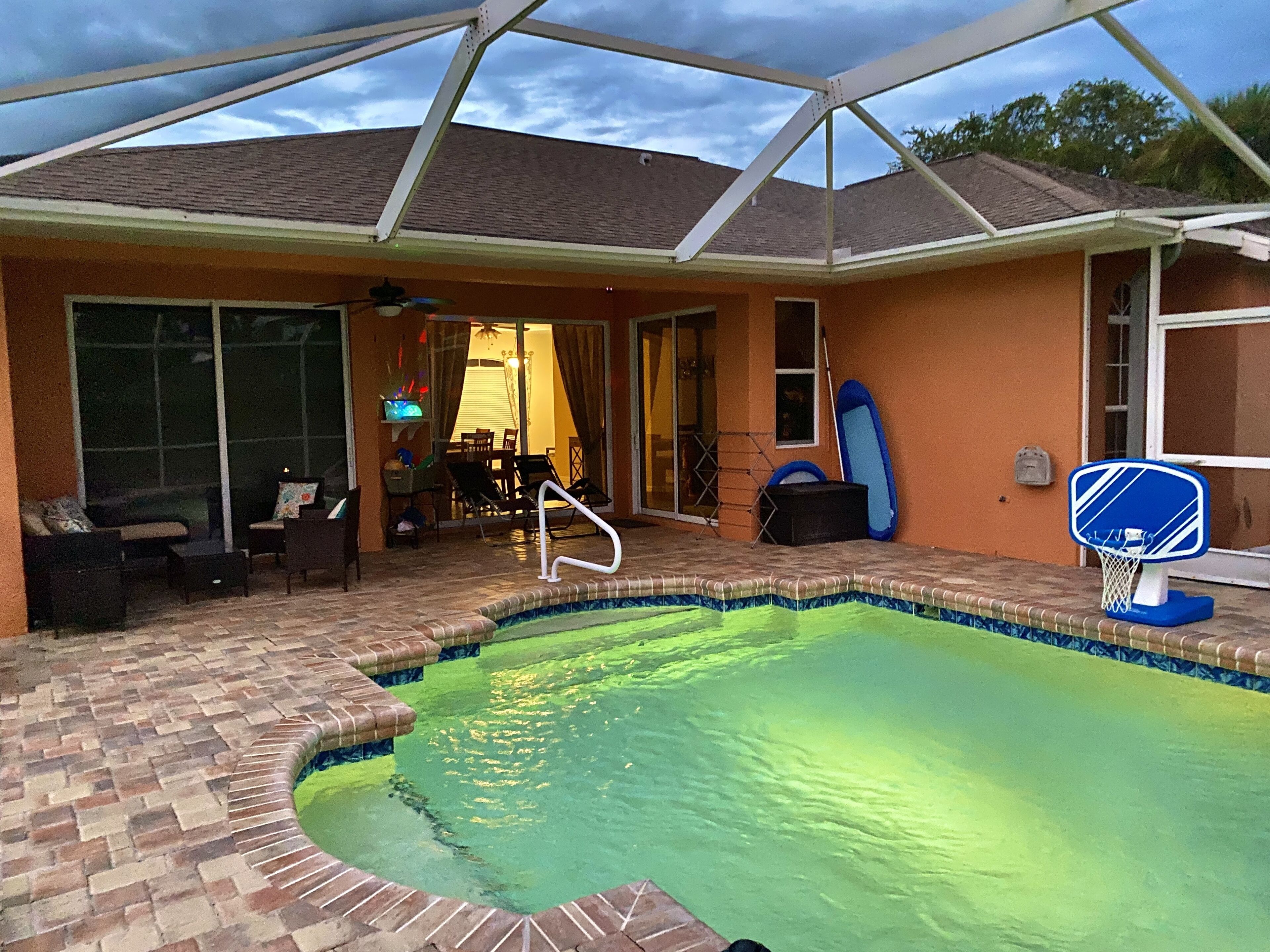 "Nature Escape" Villa with Heated Pool in North Port