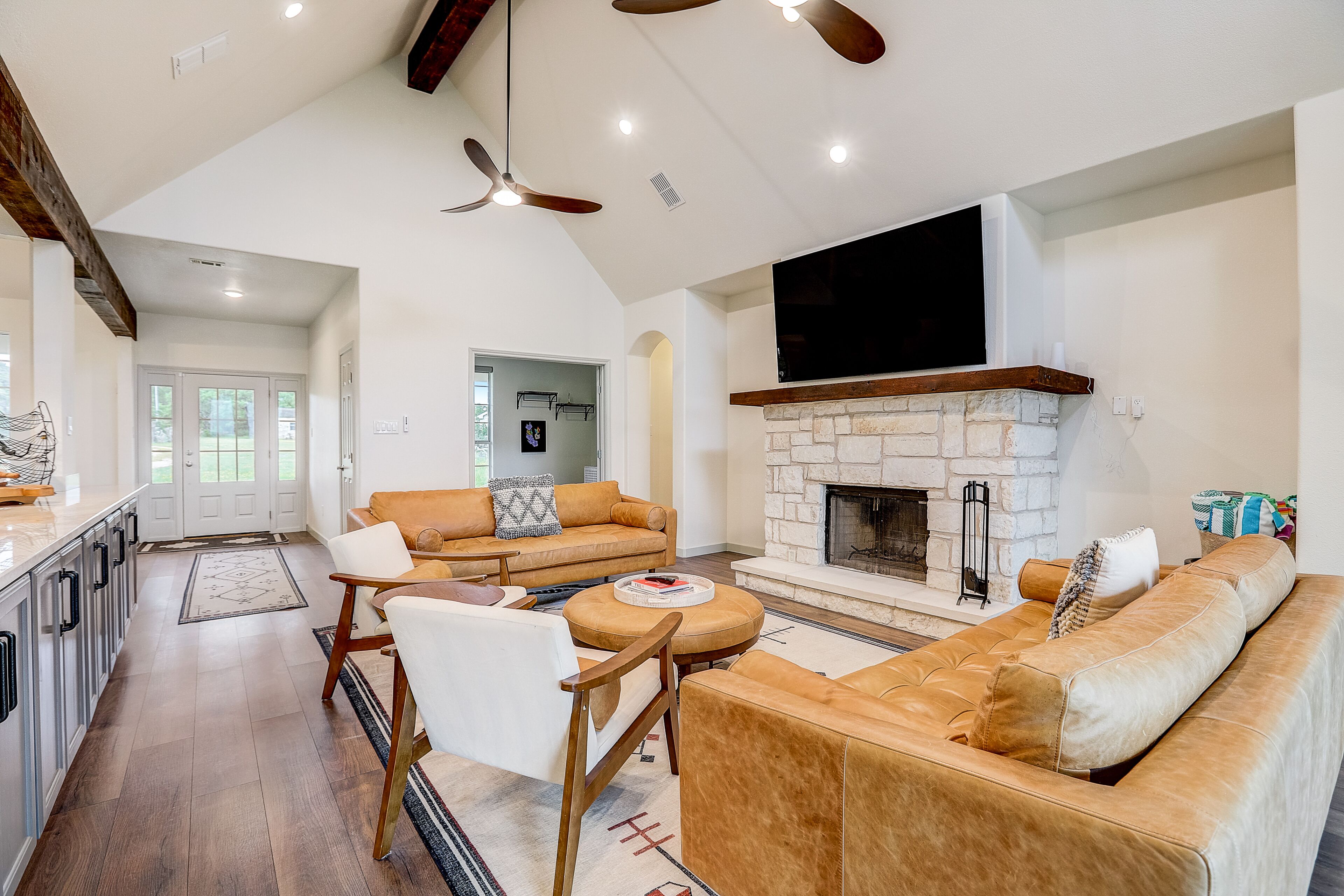 Luxurious home with Hill Country views, infinity pool, pool spa & W/D