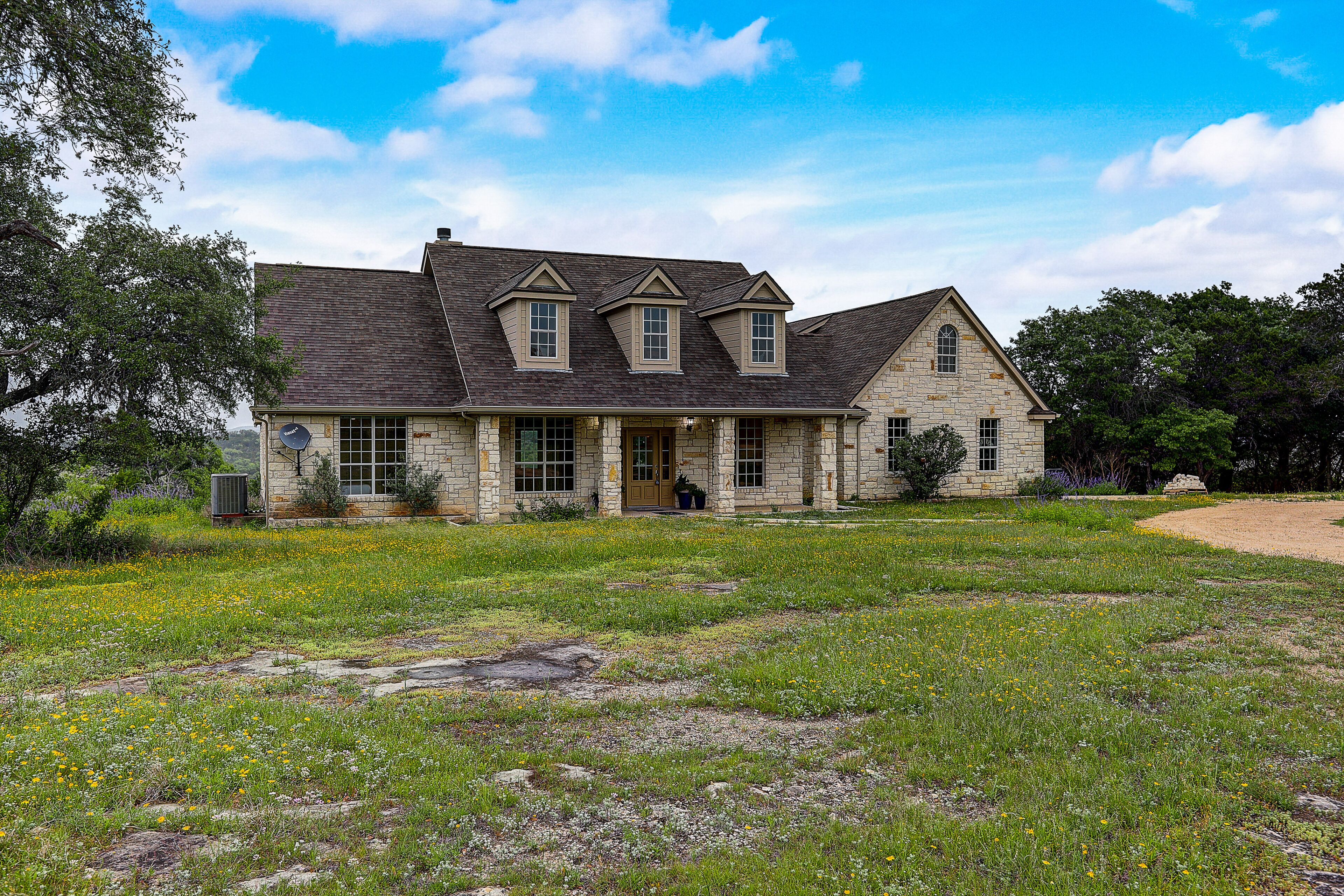 Luxurious home with Hill Country views, infinity pool, pool spa & W/D