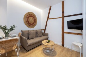 TV - ChezmoiHomes Patio Zahorí 1 (Granada)