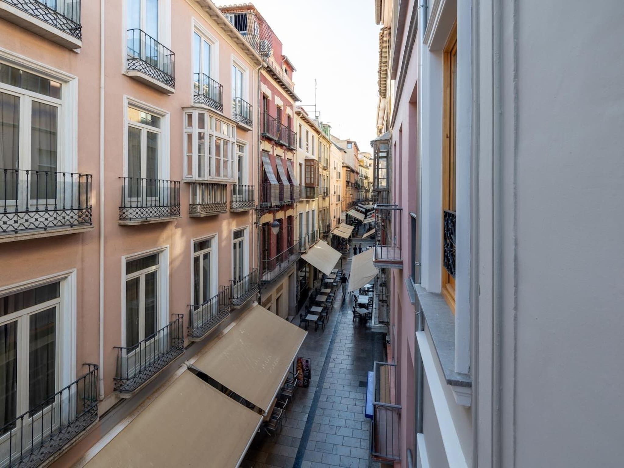 المنطقة المحيطة بالمنشأة