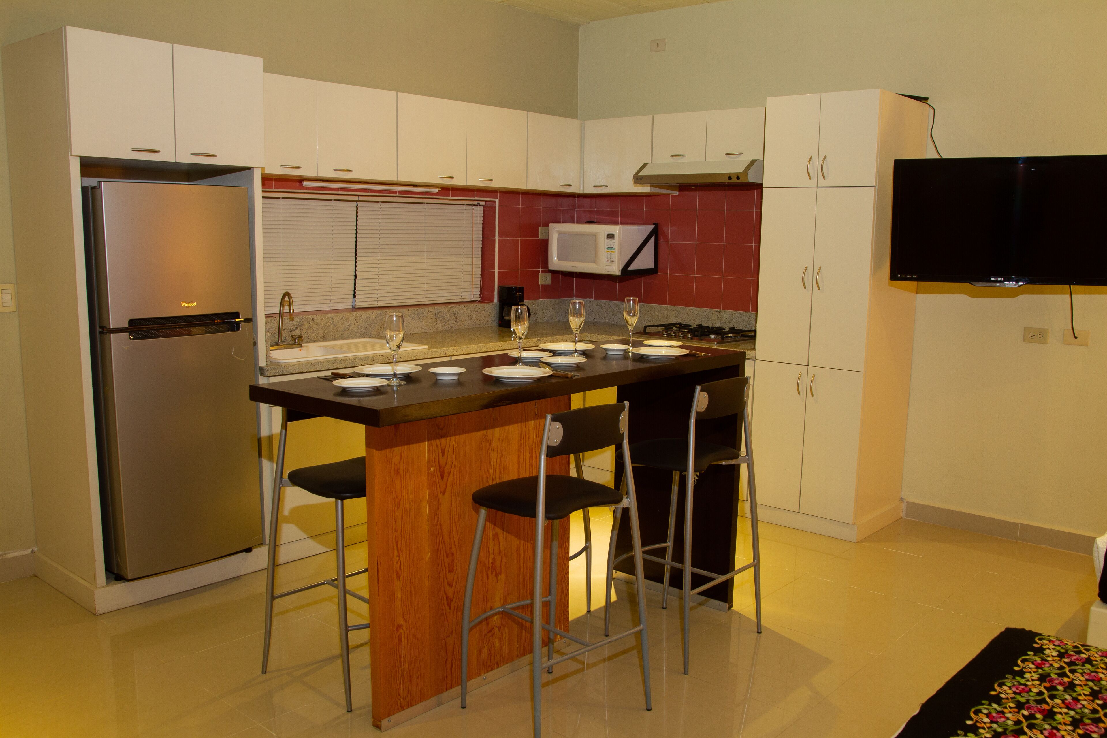 Family Studio Suite | Private kitchen | Full-size fridge, dishwasher, cookware/dishes/utensils