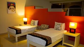 Family Studio Suite | Desk, laptop workspace, free WiFi, bed sheets