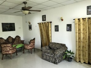 Living area - Menara Villa (Kamburugamuwa)