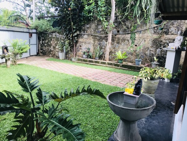 Property grounds - Menara Villa (Kamburugamuwa)