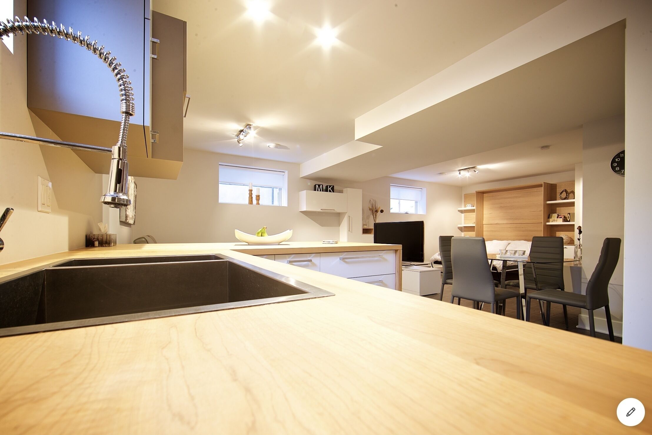 Studio Moderne et Romantique en Banlieue de Montréal