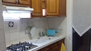 Réfrigérateur, micro-ondes, four, lave-vaisselle