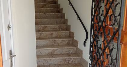 Maison Dans une Villa Charmant