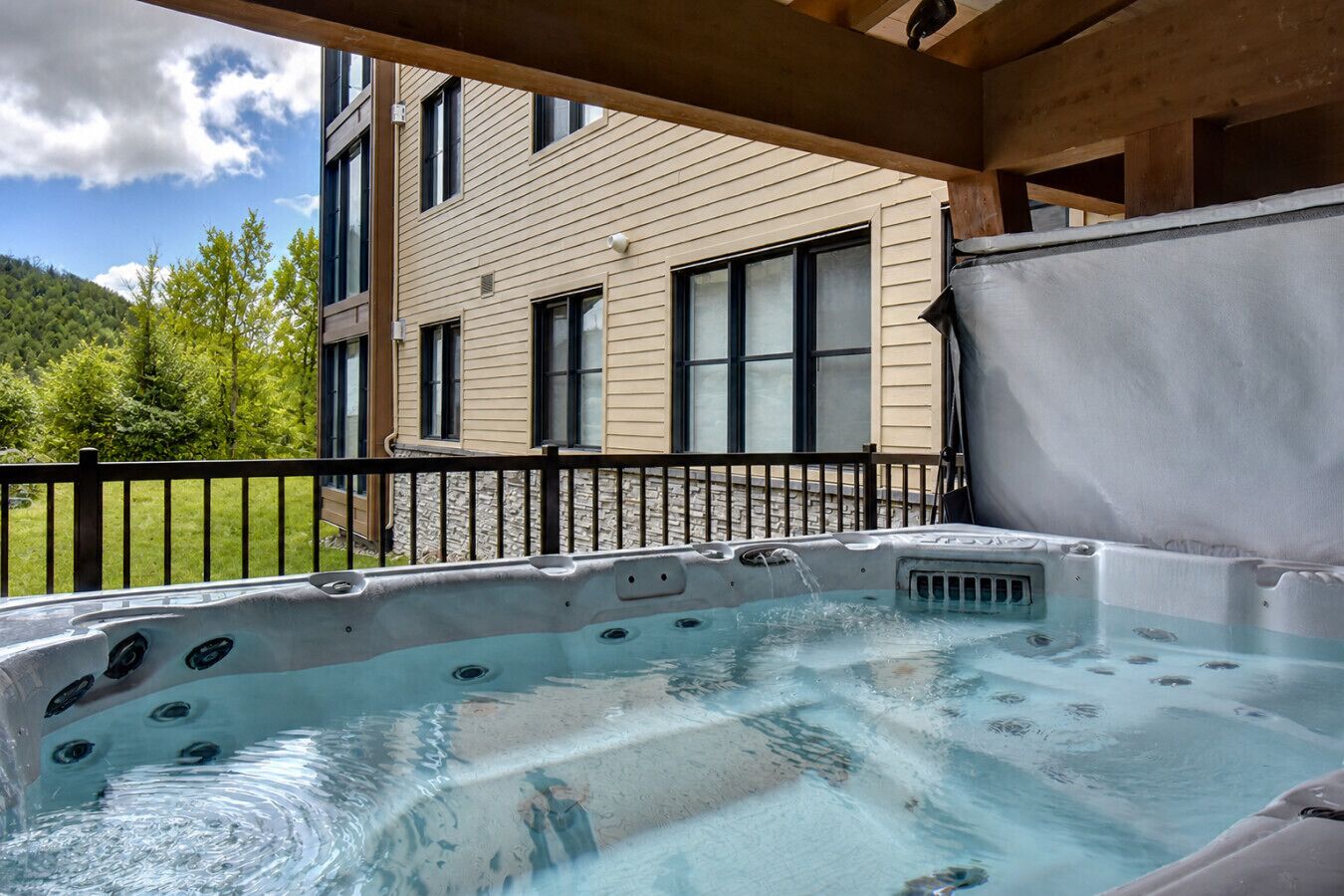 Outdoor spa tub