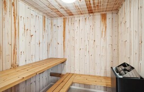 Sauna - 3 bedroom awesome home in Højslev (Højslev)