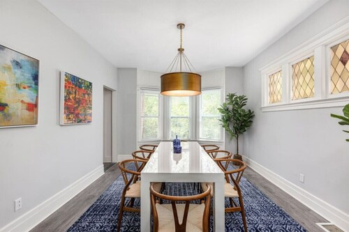 Fantastic 5 Bdrm - Stylish and Newly Renovated