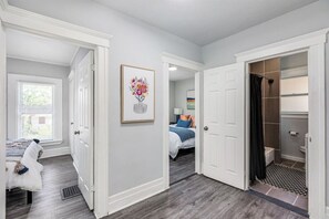 5 bedrooms, desk, iron/ironing board, travel cot