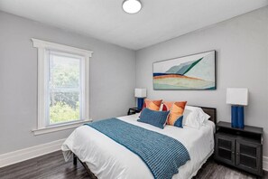 5 bedrooms, desk, iron/ironing board, travel cot