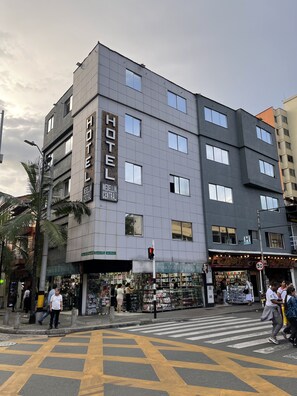 Front of property - Hotel Medellín Central (Medellín)