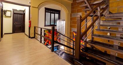 Hotel Majestic 2 by HHG