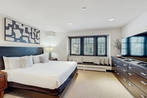 5 bedrooms, iron/ironing board, Internet, bed sheets