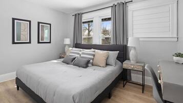 3 bedrooms, desk, iron/ironing board, WiFi