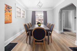 Dining - Cute House | Central | Sleeps 12 | Free Parking (Detroit)