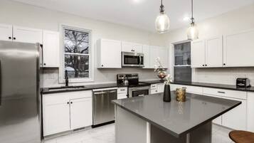 Coffee/tea maker, fridge, microwave, oven