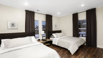 5 slaapkamers, een bureau, een strijkplank/strijkijzer, wifi