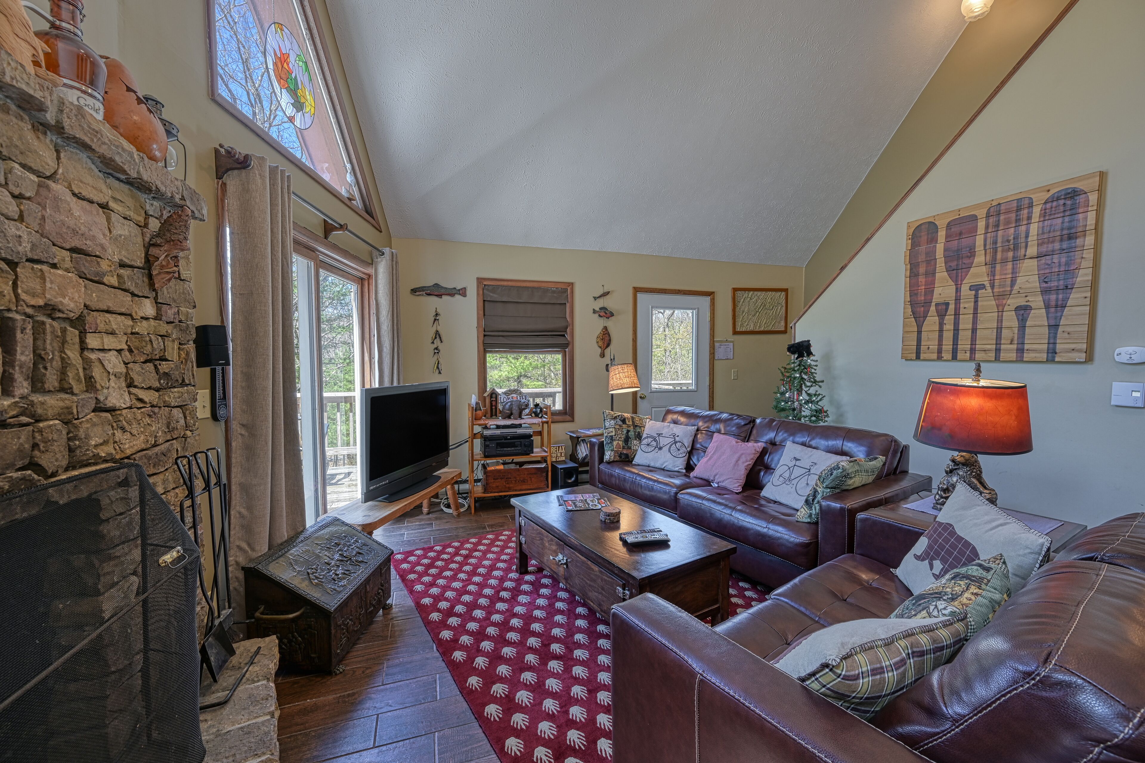 2-story home with private hot tub, firepit, deck, grill, wood stove, W/D, lawn