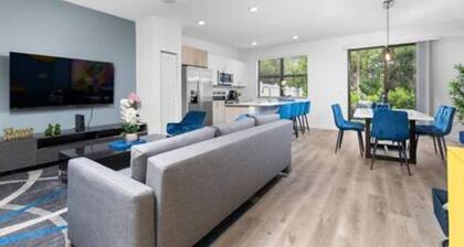 Lion's Den: Luxurious 2/2.5 Resort Townhouse