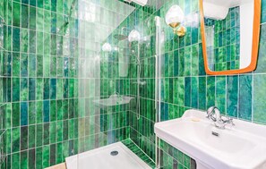Bathtub, hair dryer