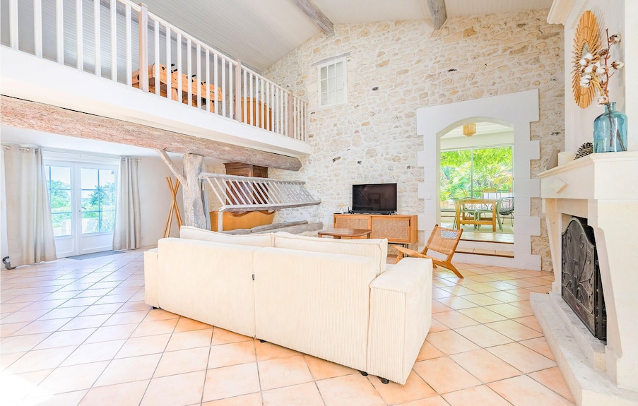 Stunning Home In Médis - Royan