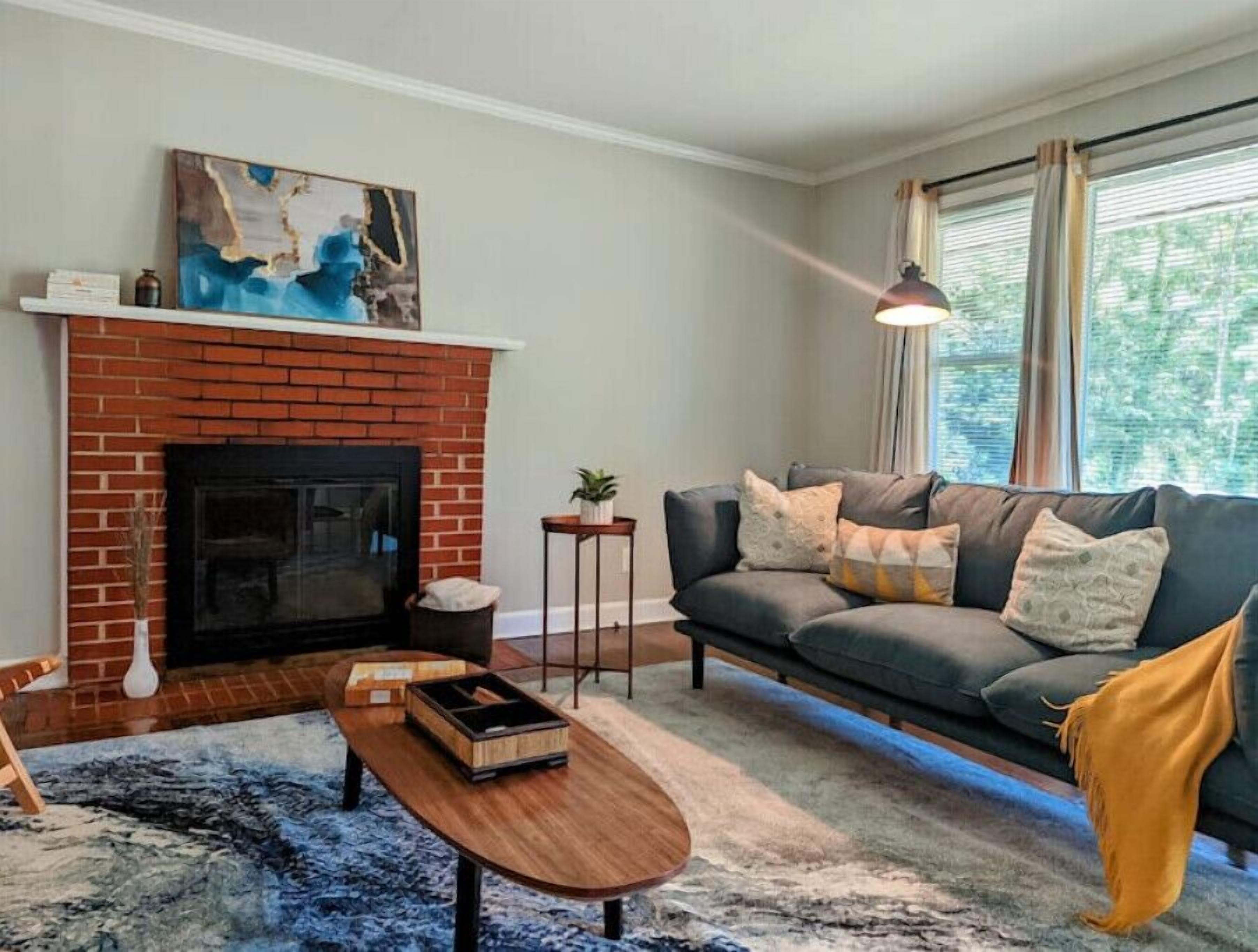 Rare Remodeled Home with 2 California King Beds Walkable to Carrboro and Weaver 