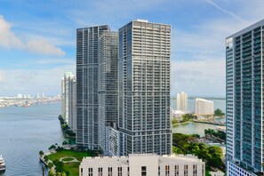 Exterior - Luxury 2BR Condo at Icon Brickell W (Miami)