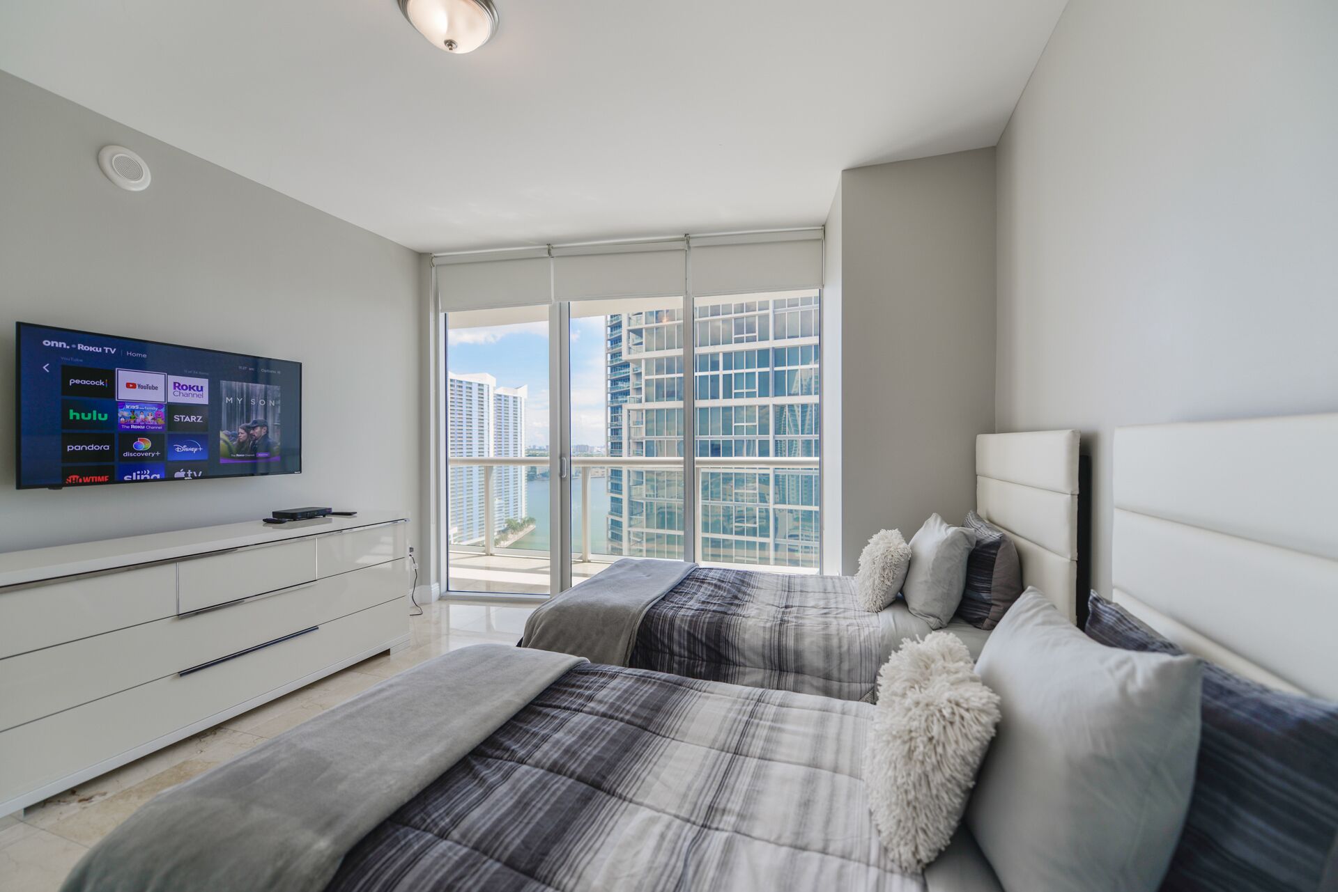 Foto - Luxury 2BR Condo at Icon Brickell W