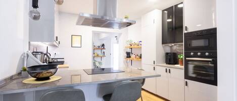 Fridge, microwave, oven, stovetop