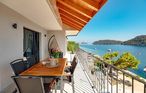 Outdoor dining - Awesome home in Blato (Blato)