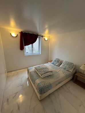 4 Schlafzimmer, Bügeleisen/Bügelbrett, Bettwäsche