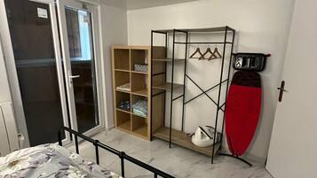 4 多间卧室、熨斗/熨衣板、床单