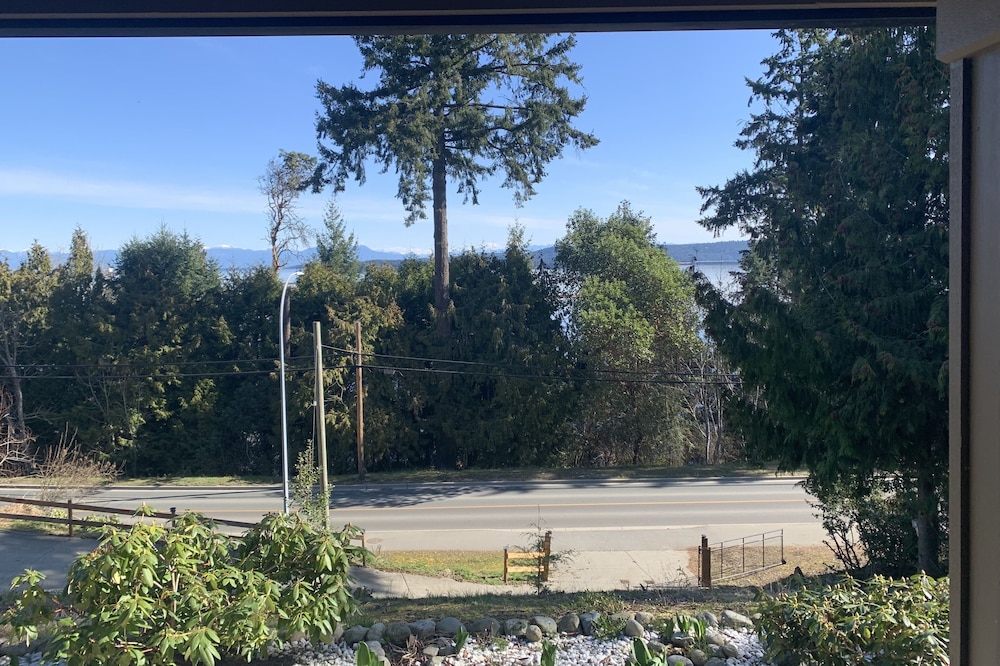 Luxury “Eagle Nest” retreat with Ocean View/10 min drive to both Ferry Terminals