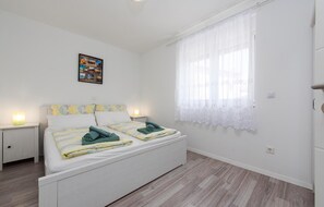 2 Schlafzimmer, Reisekinderbett, kostenloses WLAN, Bettwäsche