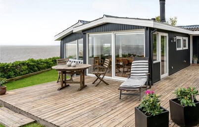 Lovely home in Esbjerg V with house sea view