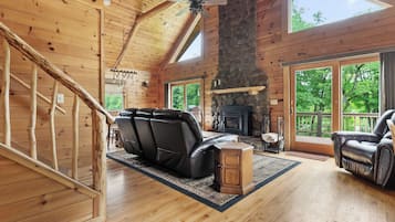 Télévision, cheminée, baby-foot